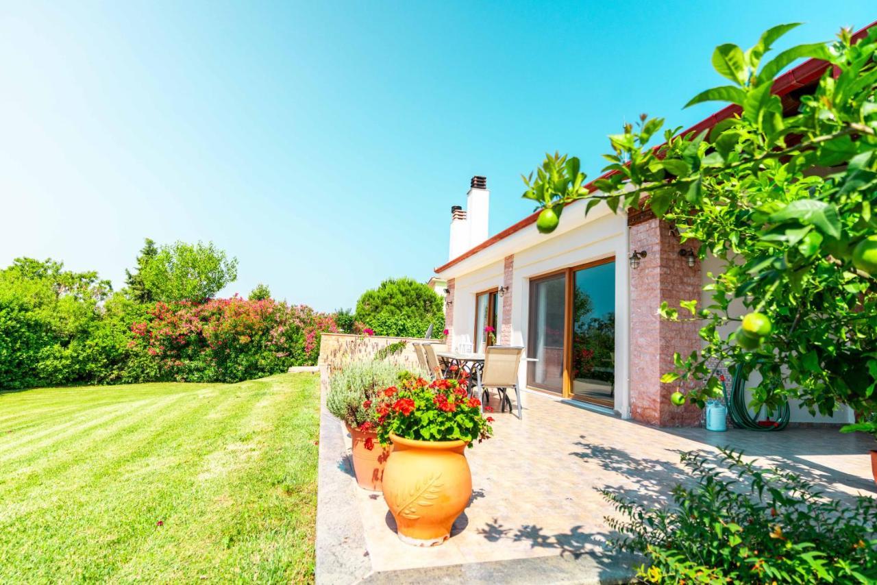 Villa Bougainvillea Epanomi Exterior foto